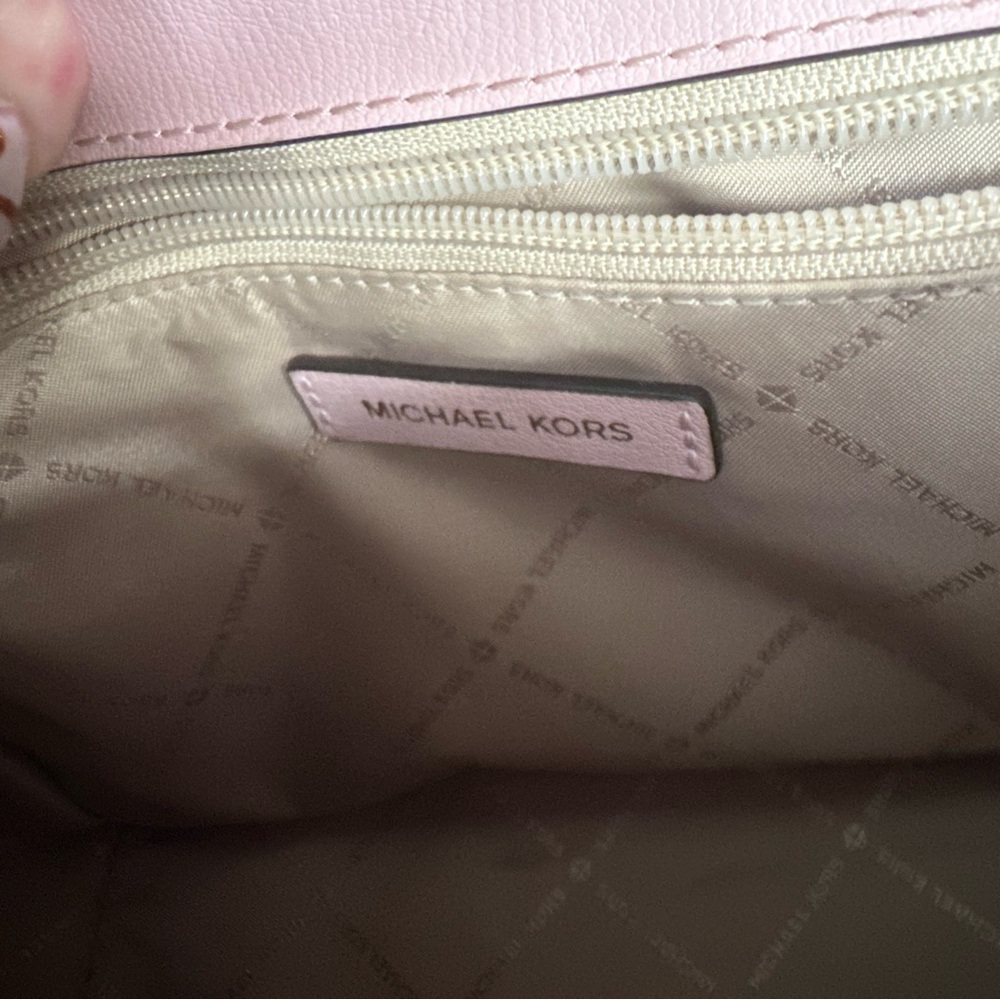 Michael Kors Blush Crossbody Bag w MK turnkey lock on front - Picture 6 of 13